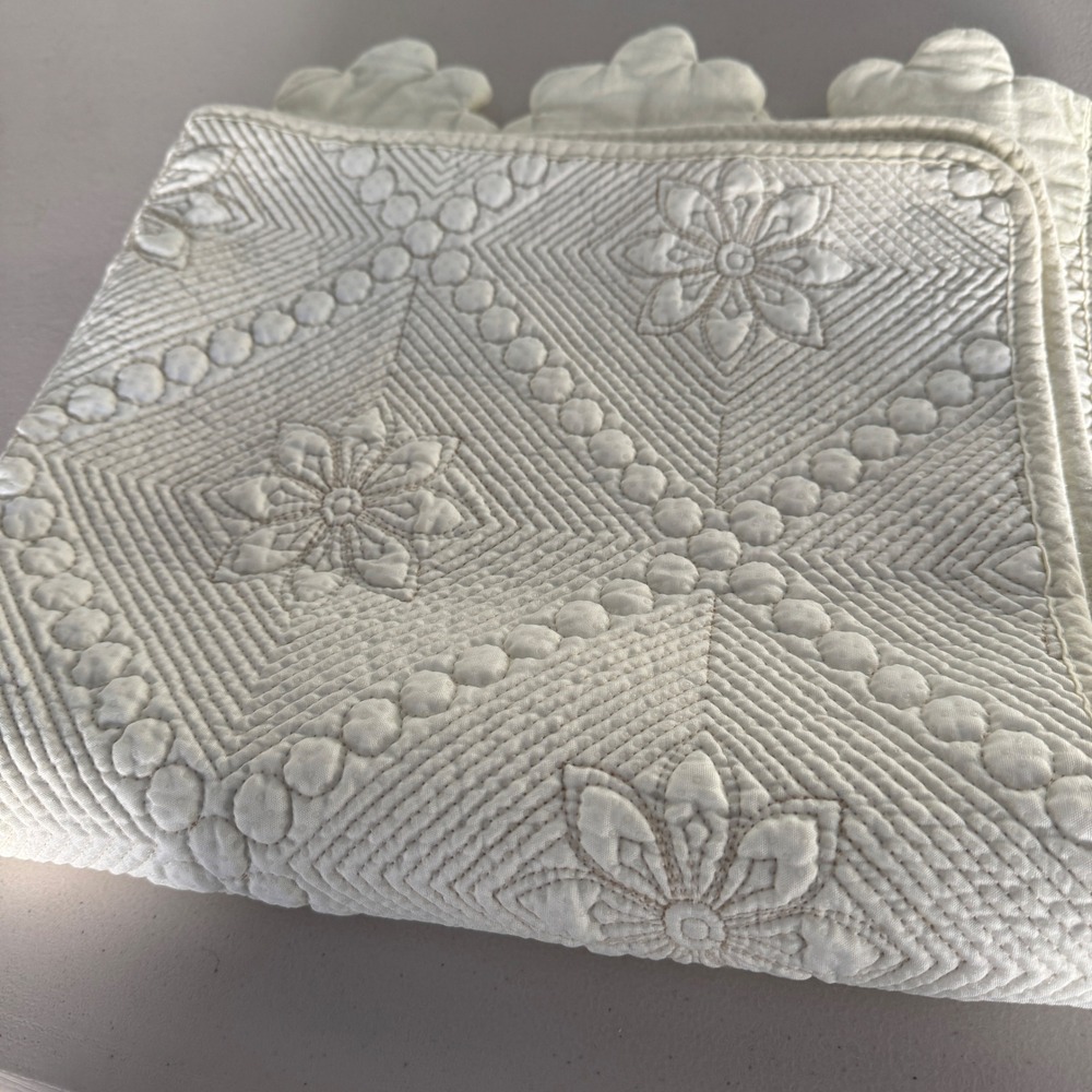 Vintage Cream Quilted Bed Sheets fa Runner Floral Scalloped Trapunto 2pc Set - Picture 5 of 13